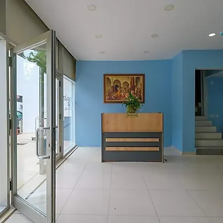 Minimalist Hotel *